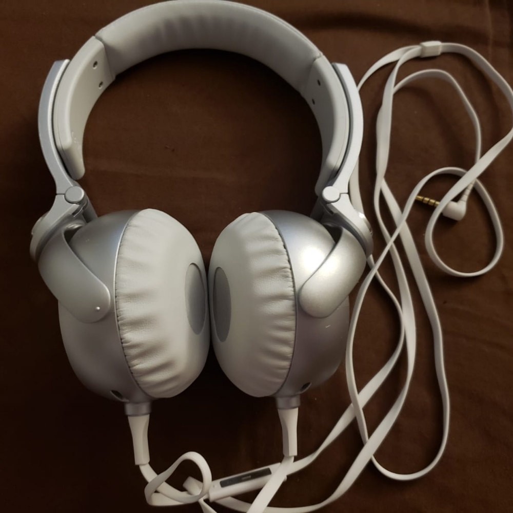 Headphone